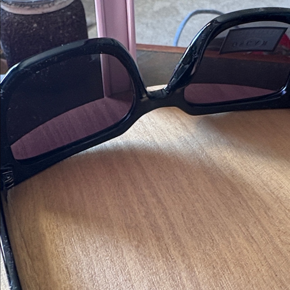 Oscar de Larenta Black Polarized Sunglasses - Picture 4 of 7